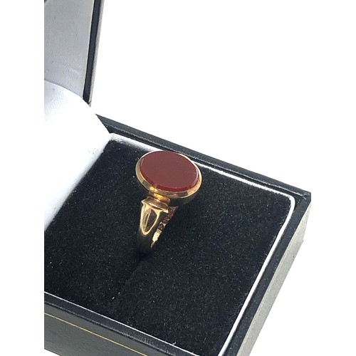 256 - 9ct gold carnelian signet ring (4.2g)