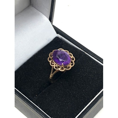 257 - 9ct gold carnelian amethyst ring (2.3g)