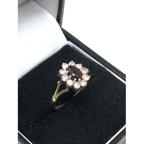 314 - 9ct gold garnet & clear stone ring (1.5g)