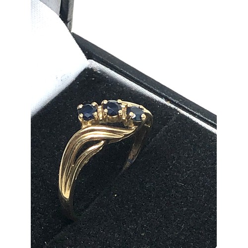 325 - 9ct gold sapphire ring (1.8g)