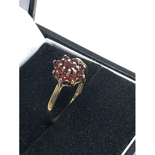 326 - 9ct gold garnet ring (1.5g)