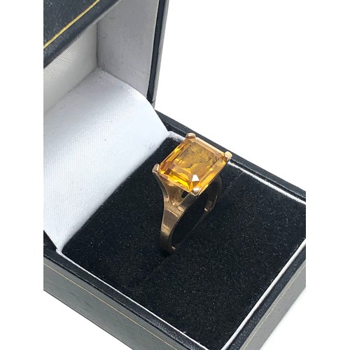 202 - 9ct gold synthetic sapphire dress ring (6.2g)