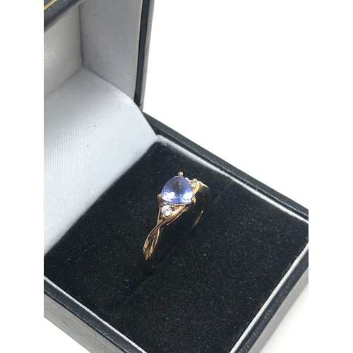 199 - 9ct gold tanzanite & synthetic spinel ring (1.7g)