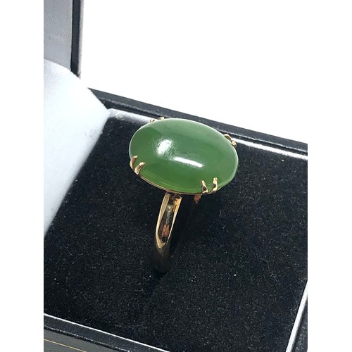 192 - 14ct gold nephrite ring (4g)