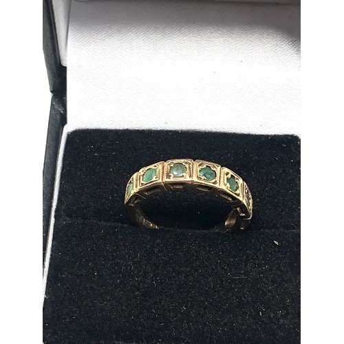 134 - 9ct gold emerald ring (2g)