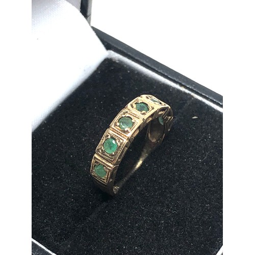 134 - 9ct gold emerald ring (2g)