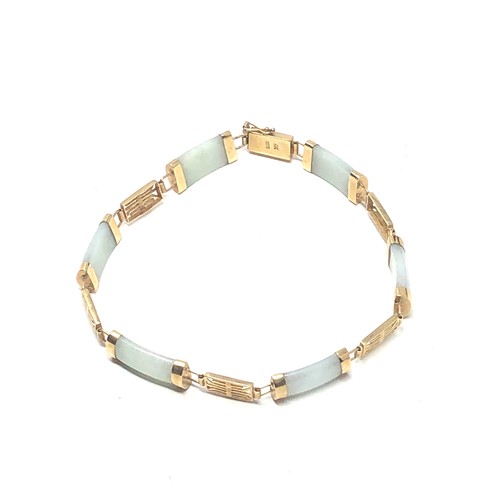 204 - 9ct gold framed jade panel bracelet (8.2g)