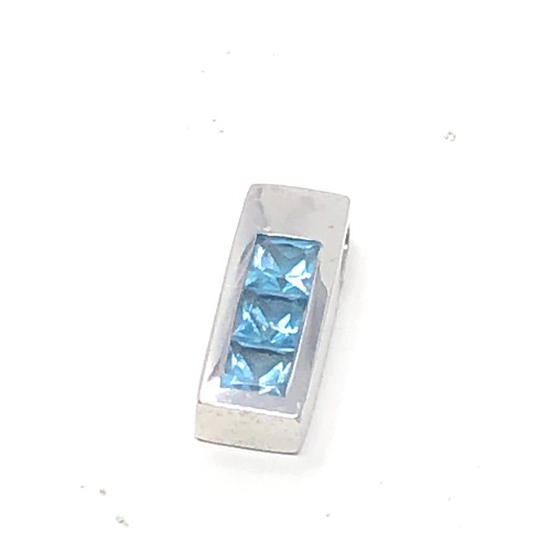 172 - 9ct white gold topaz pendant (1g)