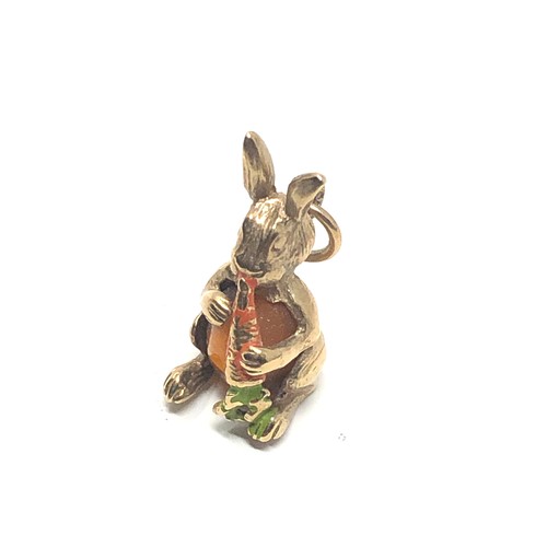 183 - 9ct gold amber belly bunny charm (3.1g)