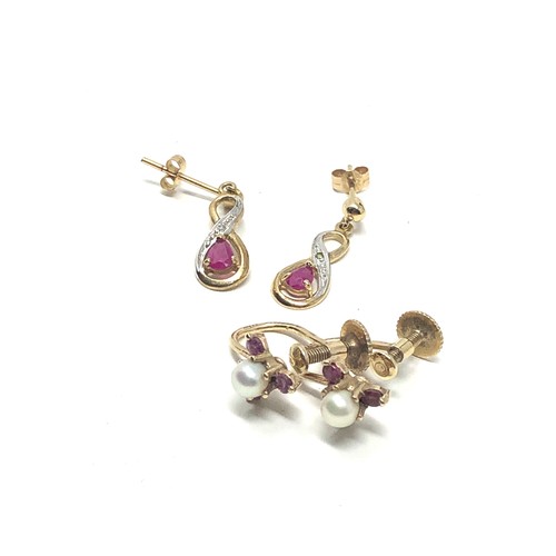 219 - 2 x 9ct gold amethyst, pearl and ruby earrings inc. screw-back & drop (2.8g)