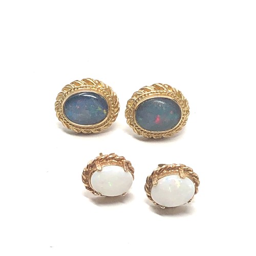 225 - 2 x 9ct gold opal stud earrings (4.2g)