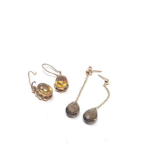 222 - 2 x 9ct gold drop earrings inc. citrine & smoky quartz (4.8g)