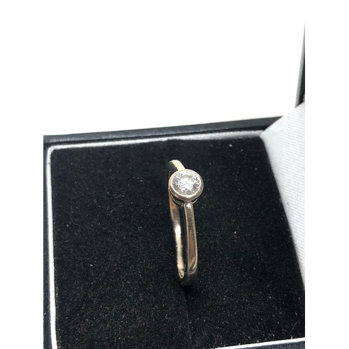 143 - 18ct white gold diamond solitaire ring (2.6g)