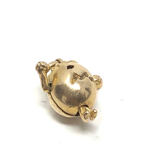 161 - 9ct gold articulated egg pendant (2.6g)