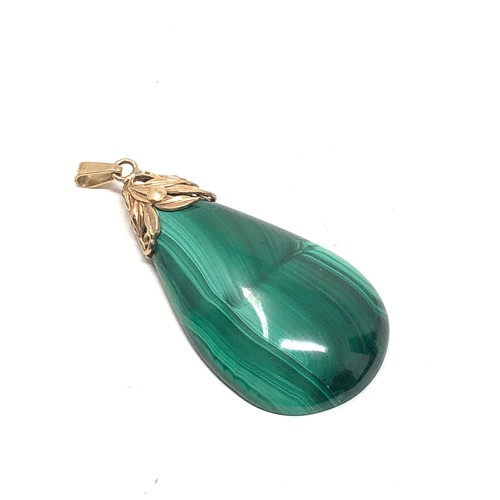 169 - Large 9ct gold foliate topped malachite pendant (23.7g)