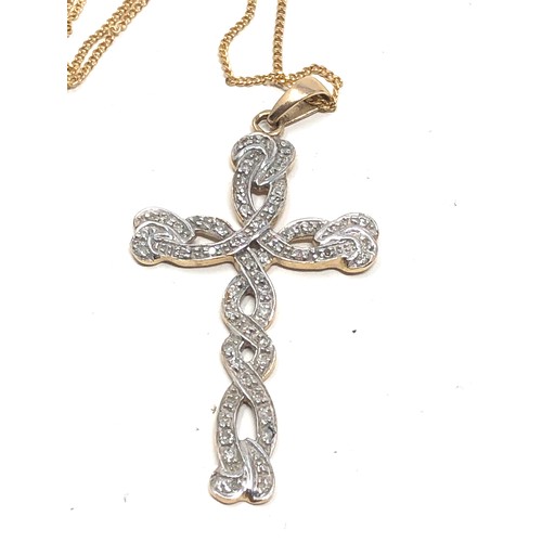 157 - 9ct gold diamond cross pendant on chain (4.3g)