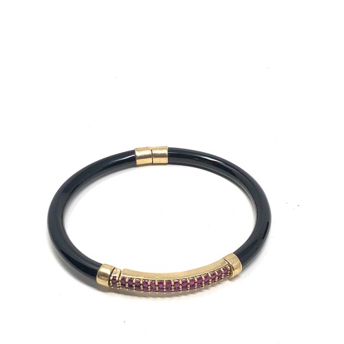 170 - 9ct gold framed ruby & onyx bangle (20.7g)