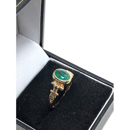 53 - 9ct gold emerald ring weight 3g