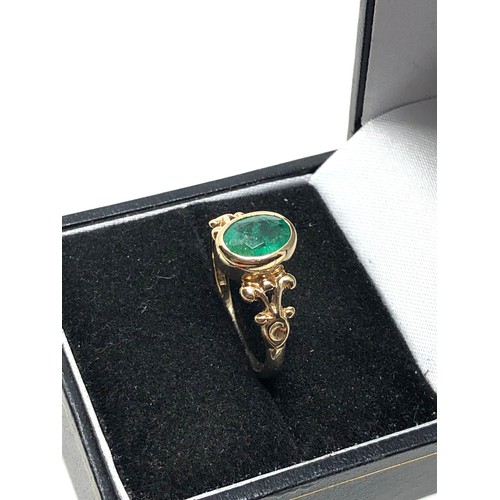 53 - 9ct gold emerald ring weight 3g