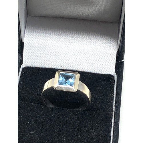 72 - 9ct white gold topaz ring weight 4.4g