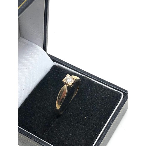 76 - 9ct gold diamond ring weight 2.5g