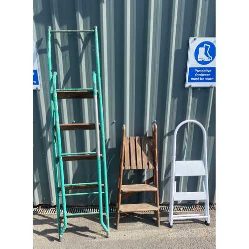 100W - Three sets of outdoor ladders