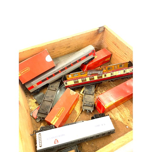 294 - Selection of train and carriages to include Hornby railways etc