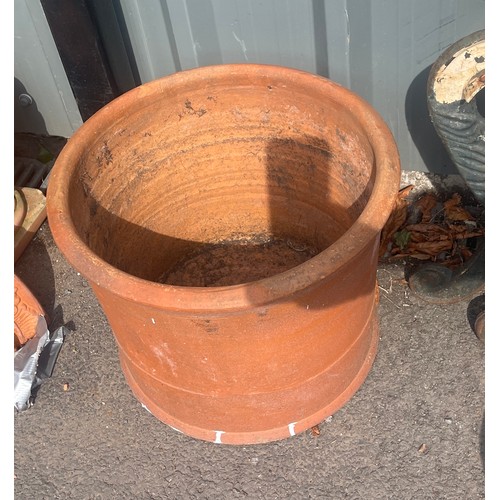 100Q - Terracotta garden planter measures approx 12 inches tall by 15 inches diameter