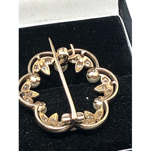 52 - Antique white & yellow gold diamond & pearl brooch measures approx 2.5cm dia weight 3.8g