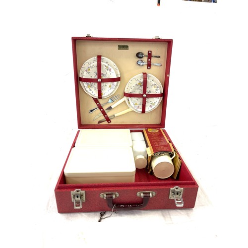 252 - Vintage Brexton 2 person picnic set