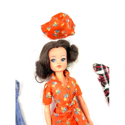 595 - Vintage Cindy doll with some clothing, number to back of head 033055X