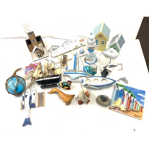 253 - Selection of assorted bathroom/ sea side ornaments