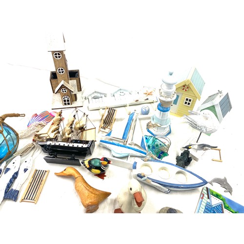 253 - Selection of assorted bathroom/ sea side ornaments