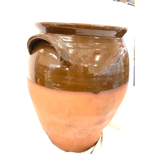 250 - Large pot urn measures approx 17.5 inches tall