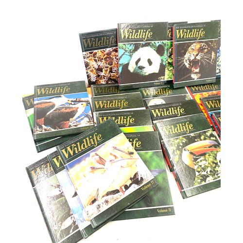 262 - The illustrated encyclopeia of wildlife books