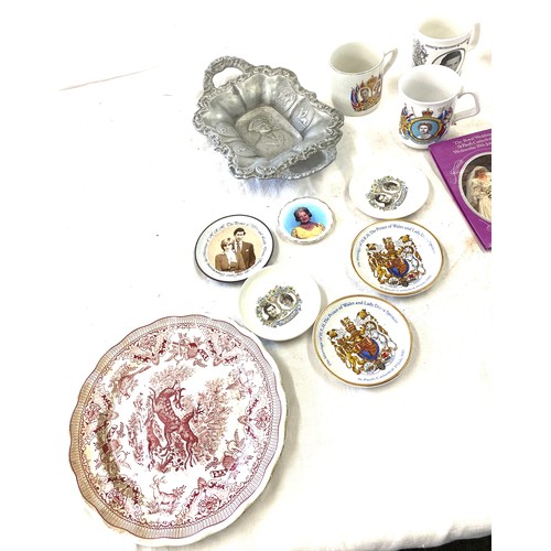 270 - Large selection of commemorative ware includes mugs etc