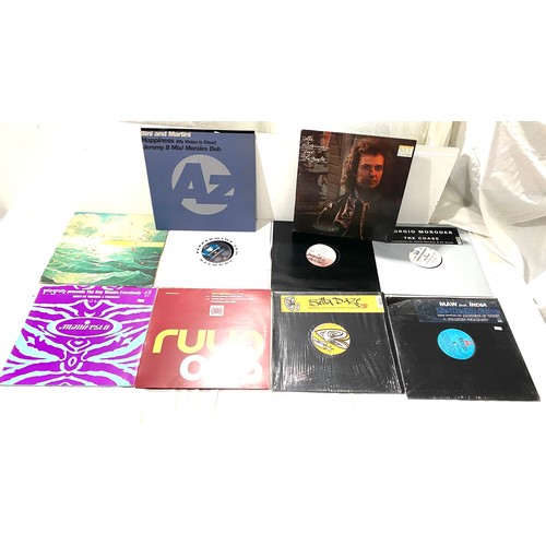 88 - Large selection of assorted 12 inch singles/records includes Dance/ R&B includes Manifesto, Lin006, ... 