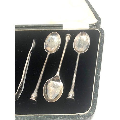33 - Boxed set of silver tea spoons & sugar tongs