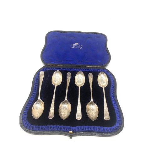 40 - Boxed set of silver tea spoons