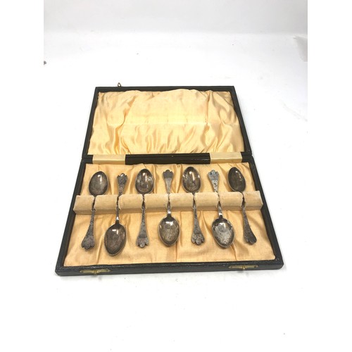 26 - Boxed silver tea spoons