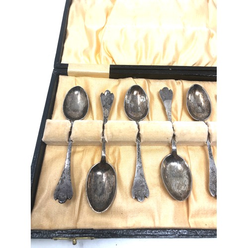 26 - Boxed silver tea spoons