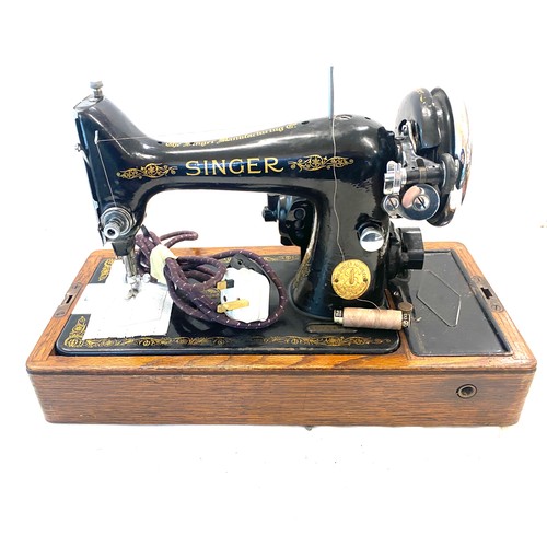 277 - Vintage singer sewing/ stitching machine