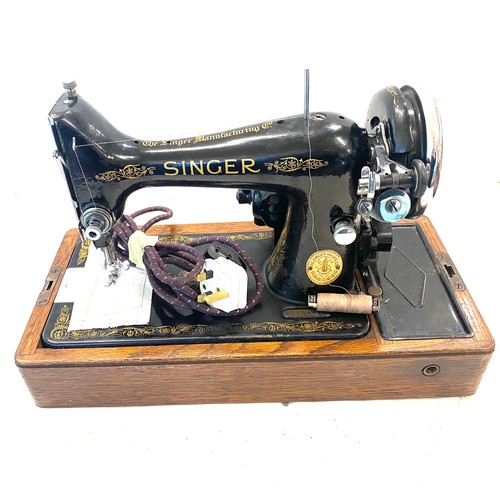 277 - Vintage singer sewing/ stitching machine