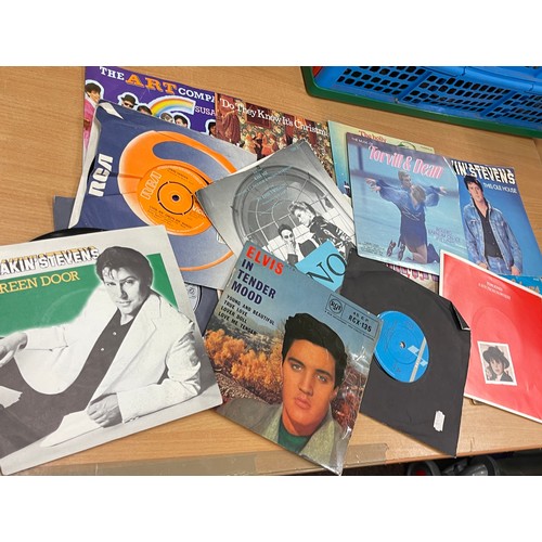 138 - Large selection of assorted 45s includes Elvis Presley, Shakin Stevens etc