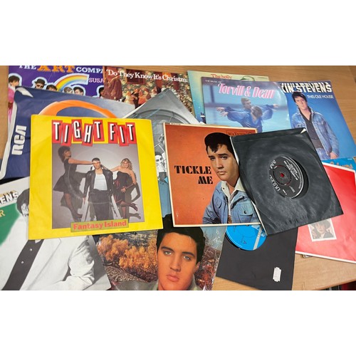 138 - Large selection of assorted 45s includes Elvis Presley, Shakin Stevens etc