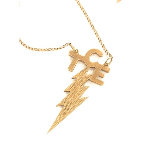 389 - 9ct Gold hallmarked Elvis Presley memorabilia pendant and chain with 1 9ct gold earring total weight... 