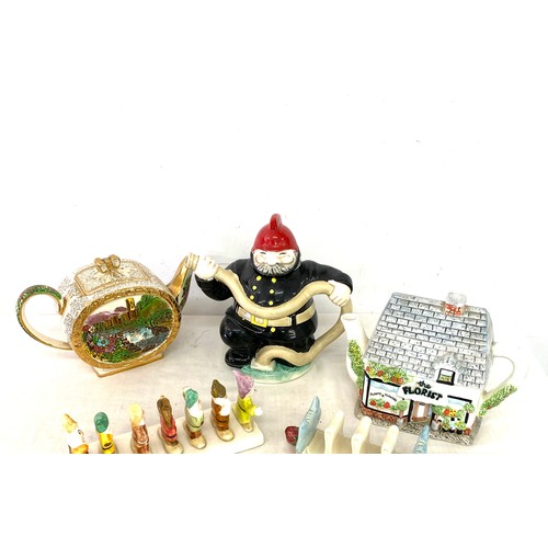 90 - Selection of novelty teapots to include Sadler,  Western house and J Luber, Walt Disney toast rack, ... 