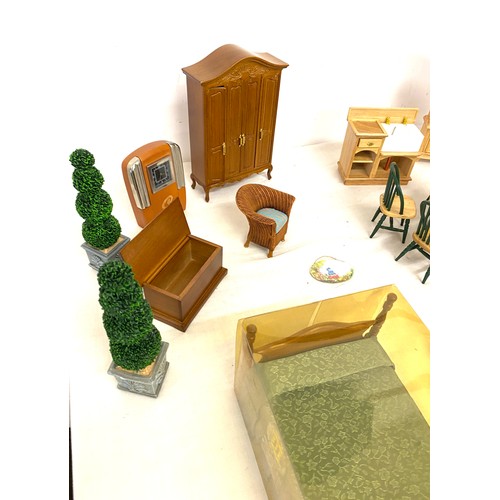 333 - Large selection vintage and later dolls house furniture