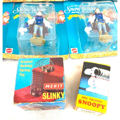 327 - Selection of new and sealed Walt Disney Snow white toys, 2 Sindy dolls, Skater and Fiji, fighting gr... 