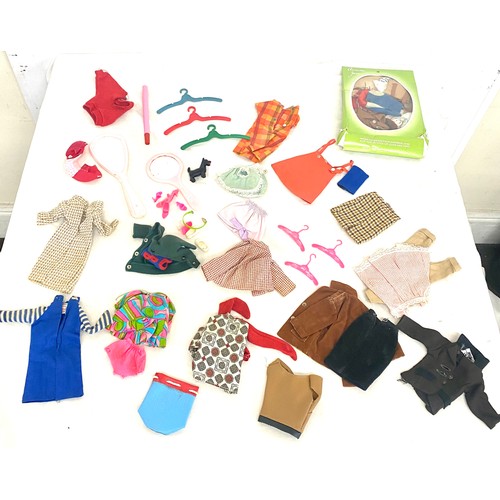 451 - Selection of vintage Amanda Jane, Tressy 1st version doll and Sindy Doll vintage clothing